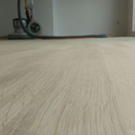 Aepacova piso de madera color claro