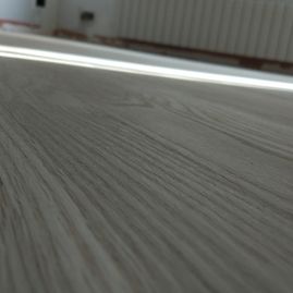 Aepacova piso de madera claro
